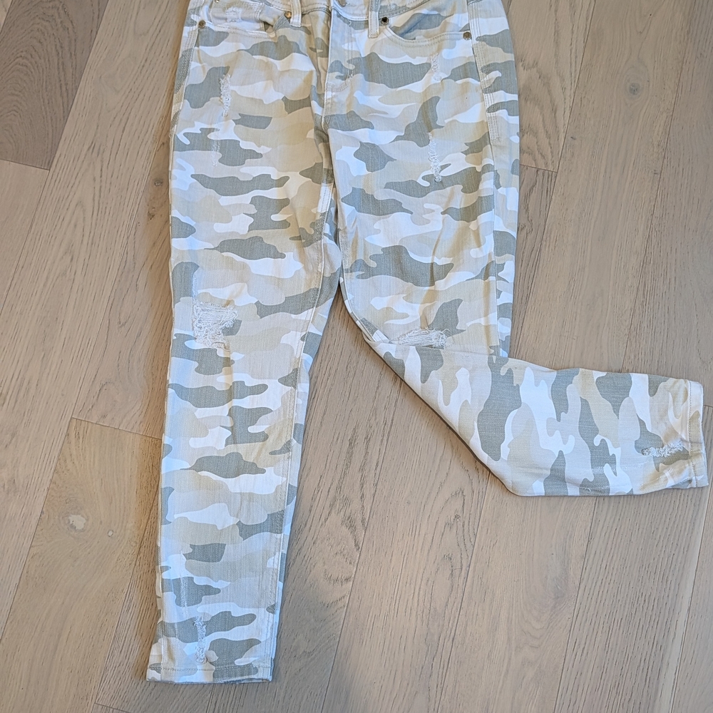 Seven7 Camouflage Skinny Pants - Green and White